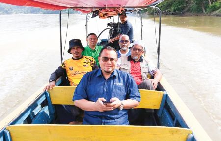 Image from: Guchil mahu keluar daripada ‘perangkap’ banjir