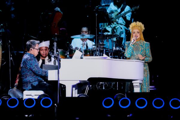 Image from: Konsert Gema Bumantara: Hujan bukan penghalang Siti Nurhaliza gegar Stadium Nasional Bukit Jalil