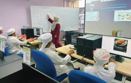 Image from: Selain al-Quran, pelajar tahfiz turut kuasai TVET usahawan ikan pekasam
