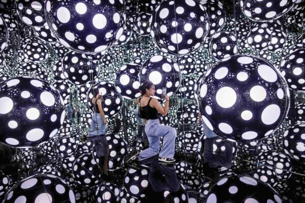 Image from: Yayoi Kusama, pencipta dunia bintik polka