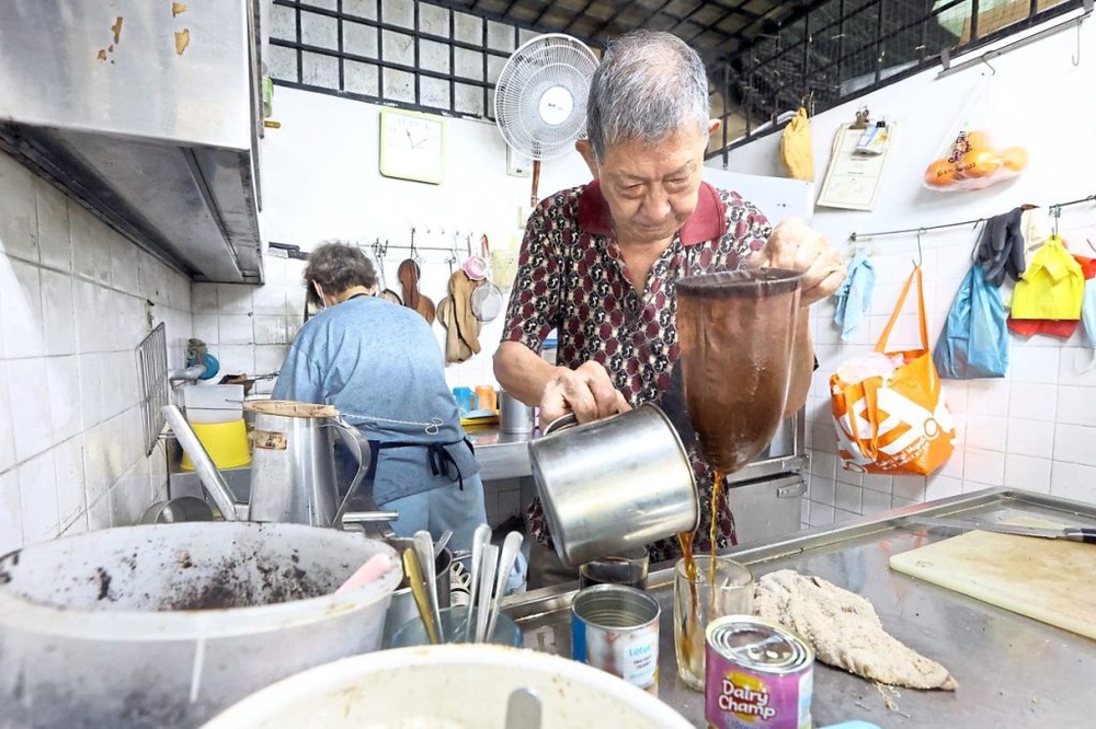 Image from: How Malaysian Hawkers Built An Economy On The Streets