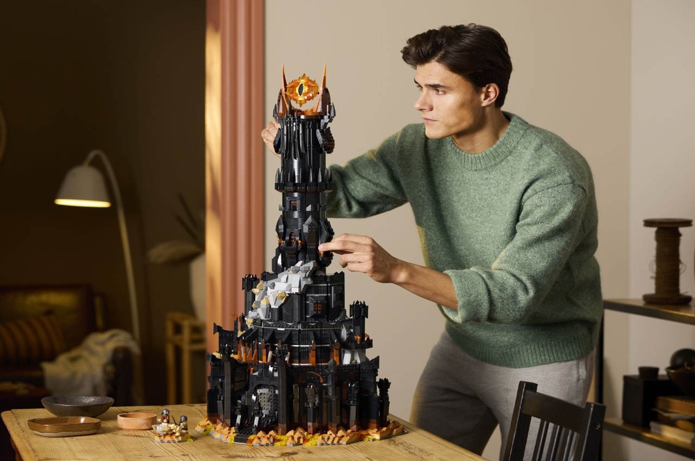 Barad-dur LEGO set brings Sauron’s sinister tower from Lord of the ...