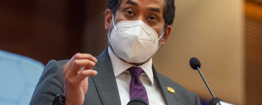 Health Minister reveals new Covid-19 SOPs for close contacts. Here are 5 things you need to know