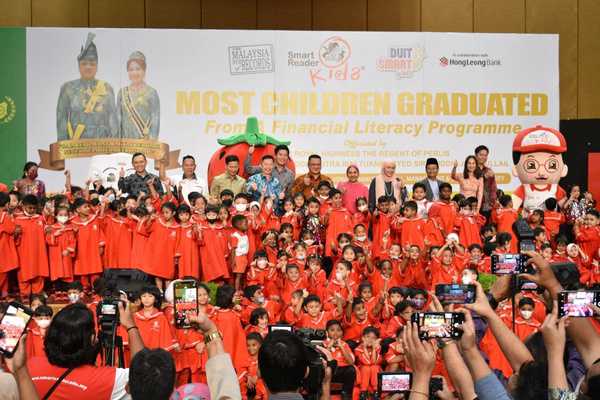Smart Reader® Worldwide x HLB “DuitSmart Kids” Awarded for “Most Children Graduated From A Financial Literacy Programme”