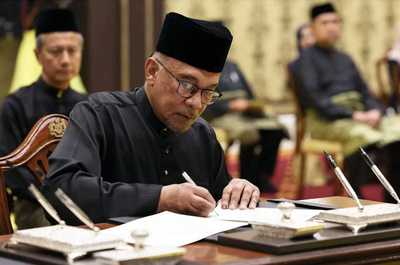 Is Anwar a quick fix Messiah or will he be just a victim of overwhelming expectations?