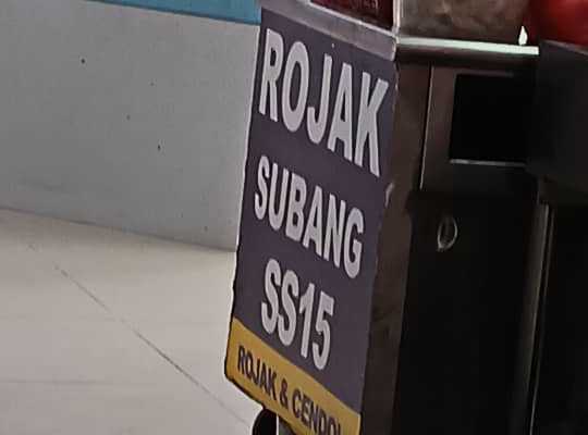 Mamak Rojak or Pasembur, a spicy mixed salad is 1 of the most quintessential Malaysian street food dishes #Malaysiakita