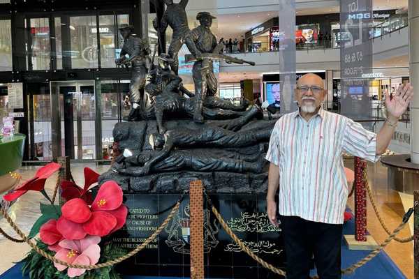 Patriotic exhibition displays of National Monument at IOI City Mall Putrajaya as tribute to national unity #MalaysiaKita
