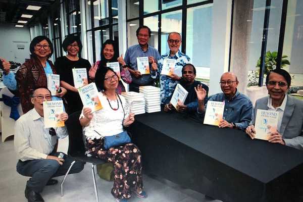 A Journey Through Medicine: Classmates Celebrate 45 Years with Book Launch in Beloved Lecture Hall