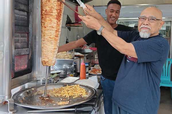 Enjoy the genuine tasty Arabic chicken kabab and lamb mandi at Restaurant Shawarma Mansour in Cyberjaya #JalanJalanMakan