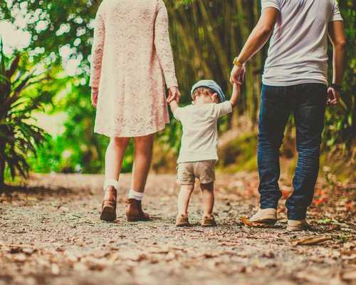 Kepentingan Menjaga Anak: Asas Untuk Masa Depan Yang Berkualiti
