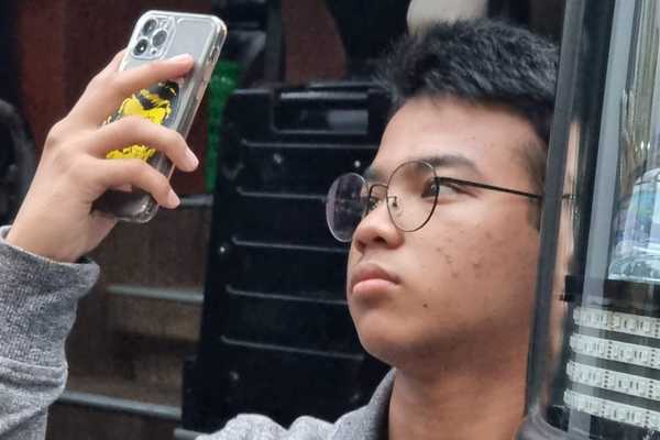 The Popularity of the iPhone among Gen Z and Millennials 
