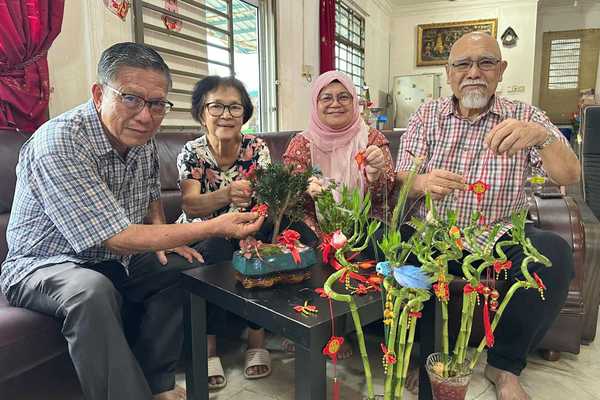 In multicultural Malaysia, Chinese New Year festivals deeply rooted in rich traditions celebrated by all races #CNY2025