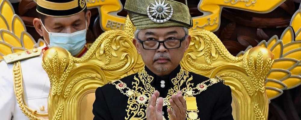 Agong is unhappy with the current politics, decided to dissolve Parliament in order to create a more stable government