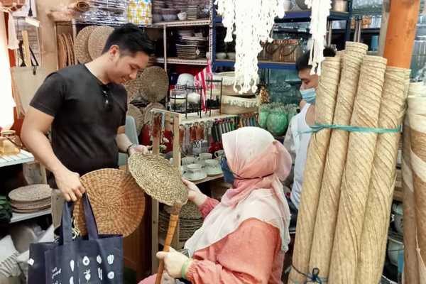 Salah satu aspek penting dalam kehidupan Rasulullah Muhammad SAW ialah kepemimpinan di bidang bisnis dan keusahawanan