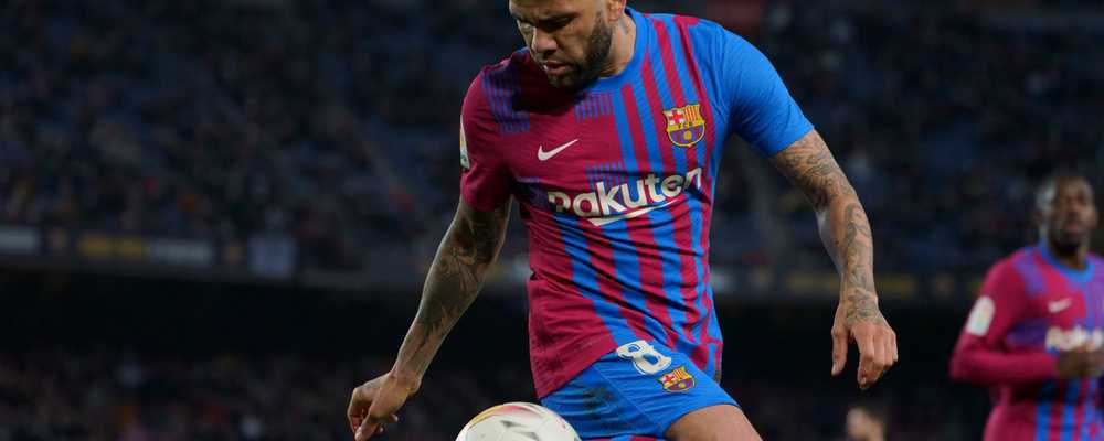 Dani Alves and other footballers who played for both Sevilla FC and FC Barcelona