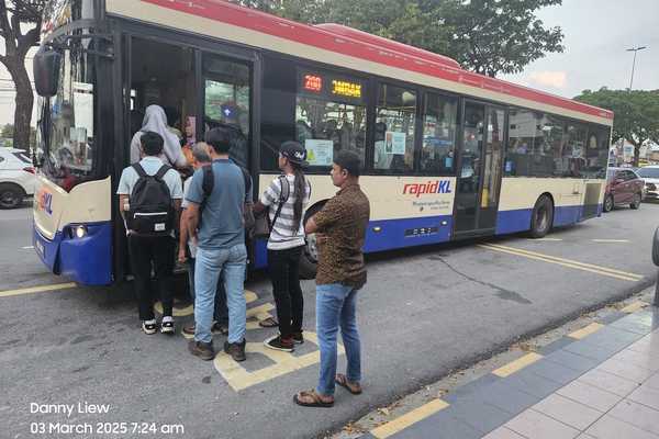 Things I've Seen on Public Transport in Malaysia