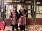 Masyarakat Melayu tradisional amat terikat dengan adat turun temurun yang dipatuhi oleh semua sebagai peraturan & hukum 