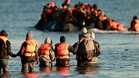 France migrants board overloaded boat for UK Channel crossing
