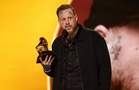 Jelly Roll jokes about raunchy benefit of weight loss