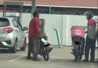 Marah 'Rider' Lambat Isi Minyak, Lelaki Acu Parang Daging