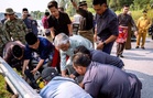 Sultan Pahang Hentikan Konvoi, Bantu Pasangan Parah Kemalangan