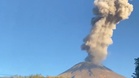 印尼东部火山爆发 机场紧急关闭