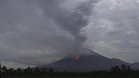印尼火山猛烈喷发  灰柱冲1.5万公尺
