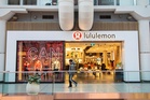 Lululemon两度下调业绩展望  股价一度暴跌18%