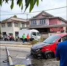 Ngeri! Remaja Putus Kepala, Van Ditembusi Tiang JKR Nahas Di Losong