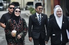 Adira Suhaimi Dan Datuk Red ‘Bersemuka’ Di Mahkamah, Pohon Kes Segera Selesai – “Anak Bongsu Pun Dah Masuk 5 Tahun”