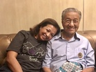“Ayah Rasa Sangat Keseorangan Sekarang” – Marina Kongsi Keadaan Terkini Tun Mahathir Selepas Kehilangan Isteri Tercinta