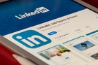 LinkedIn Perkenalkan Butang Melaporkan Kandungan Janaan AI
