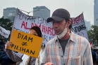 Reza Rahadian Hadir, Zaskia Adya Mecca Bawa Ambulans Sertai Demonstrasi #IndonesiaSadar
