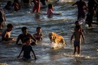 Mencari Ruang Bernafas: Penduduk Gaza Sasar Kawasan Pantai Di Sebalik Runtuhan Perang