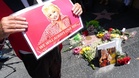 Flowers and memories: Fans pay tribute to Dolly Parton