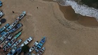 People battle huge waves to save boat in Acapulco during Hurricane Polo