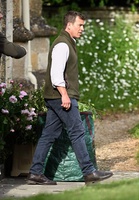 Peter Phillips and Harriet Sperling join royal guests as they arrive in Cotswolds ahead of wedding