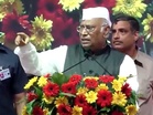 "You useless fellows...": Mallikarjun Kharge warns of disciplinary action after workers chant slogans for DK Shivakumar