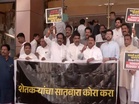 Maharashtra: Opposition MLAs protest over farmers' loan waiver issue on first day of Monsoon session