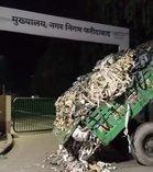 Faridabad sanitation workers’ protest: Garbage dumped outside Municipal Corporation office