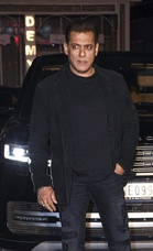 Salman Khan asks paps to apologise after losing cool during recent hospital visit