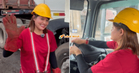 “Jangan peduli apa orang cakap” – Pernah Dikecam, Pemandu Lori Kontena Ini Buktikan ‘Women Power’!