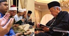 “Raut wajah Tun jelas kelihatan sugul” – Dr Zulkifli Sempat Tunaikan Solat Jenazah Ghaib Buat Tun Hasmah Di Masjid Nabawi