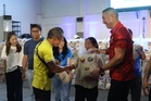First lady distributes rice to Malabon folk