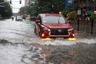 MMDA extends free towing for flood-stranded vehicles until Friday