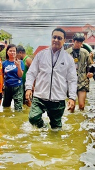 Lapid brings relief to 6,000 flood-affected families in Pampanga