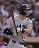 Jones starts key rally as Yankees top Padres