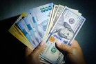 Peso sinks to new record low at P62.86:$1