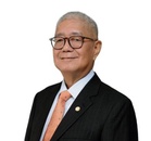 Mayabang talaga!