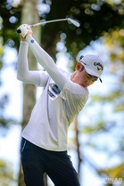 Shin lights up familiar Apo course with fiery 66, leads by 3